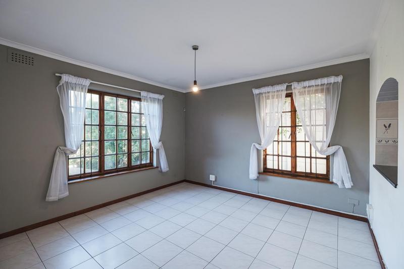 4 Bedroom Property for Sale in Clovelly Western Cape